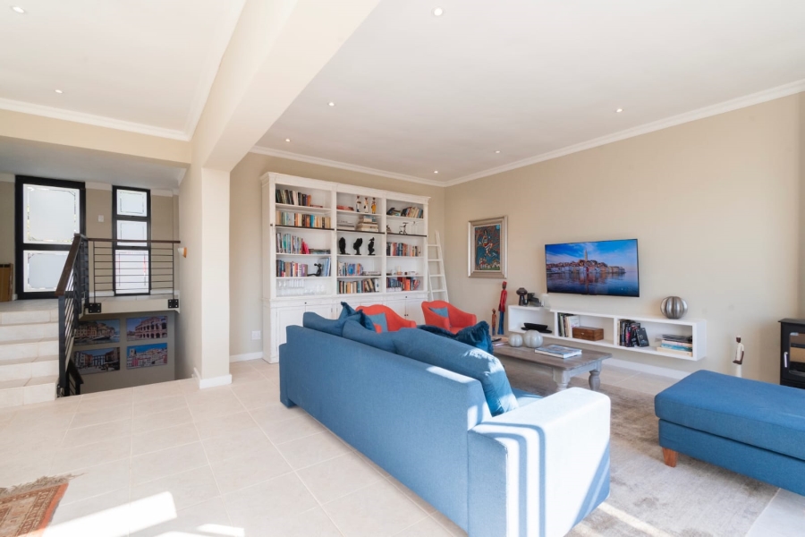 To Let 4 Bedroom Property for Rent in Oranjezicht Western Cape